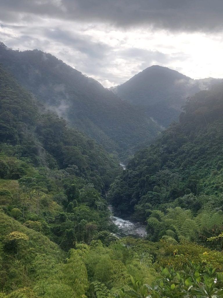 Aussicht von Santo Domingo Fluss. Colombia Kajak Tour