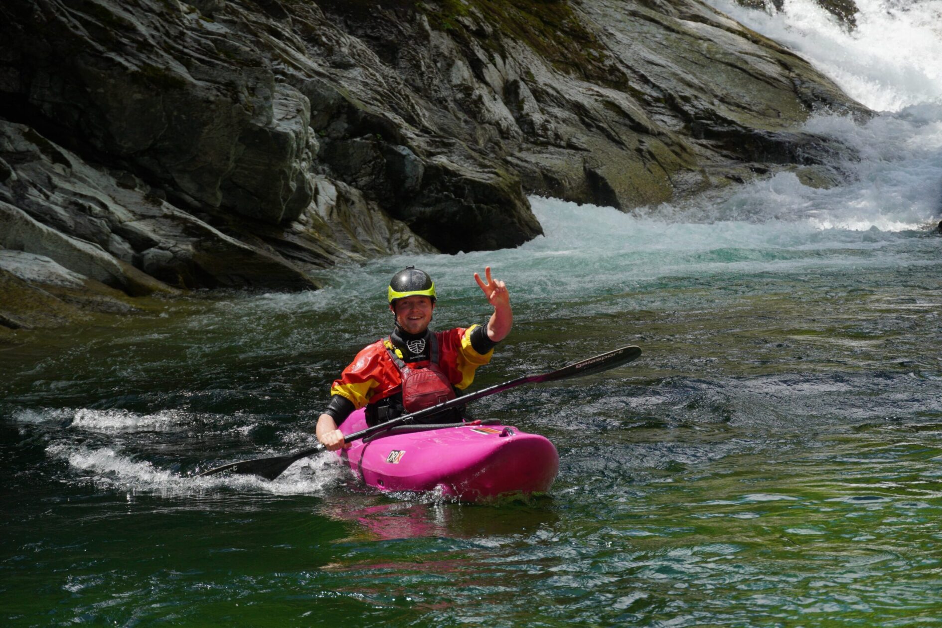 Kajak Guide von Arkadventures auf eine Kajak Tour in Piemonte