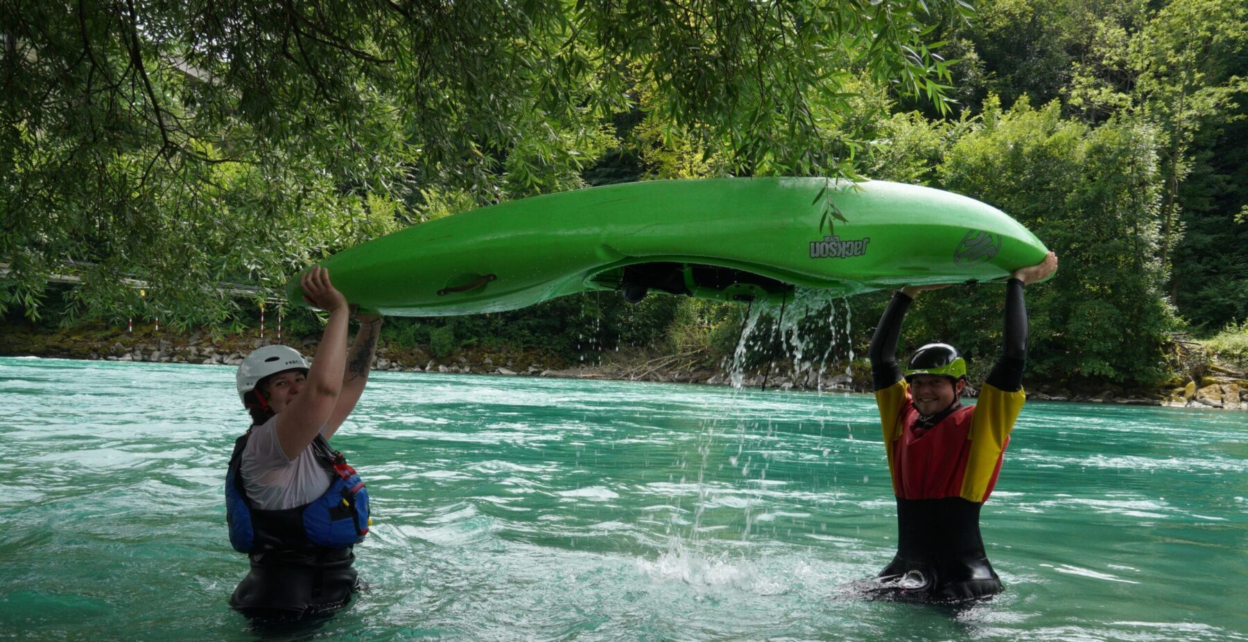 Einsteiger Wildwasser Kajak Kurs , auf der Aare
