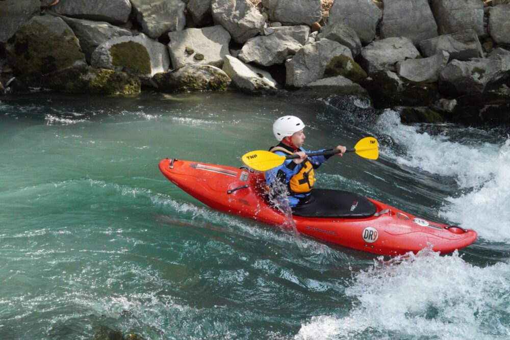Drei Tage Wildwasser Kajak Kurs für Anfänger.