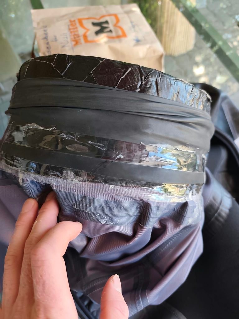 Latex-Halsmanschette an einer Kajak-Trockenjacke reparieren